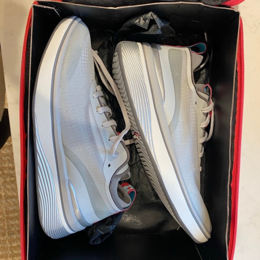 Bala Nursing sneaker